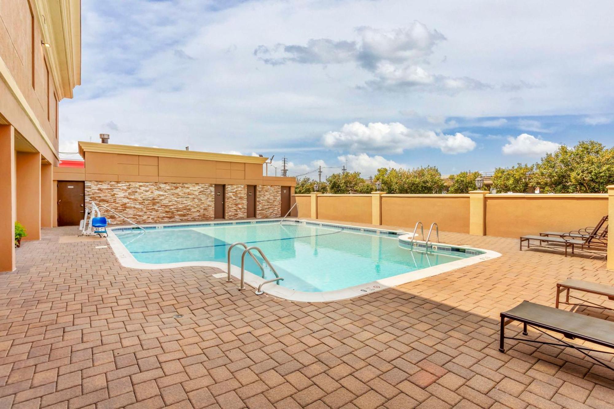 Best Western Mill River Manor Rockville Centre Exterior photo